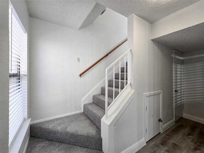 Building Photo - 8418 Fathom Cir