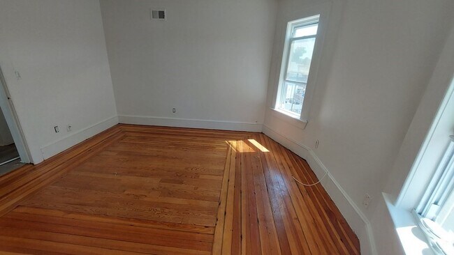 Building Photo - 7 Topliff St