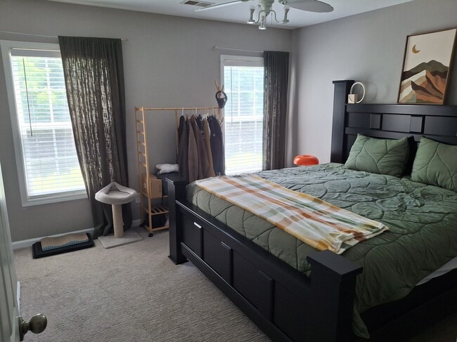 $1000 Room - 13511 Porter Creek Rd