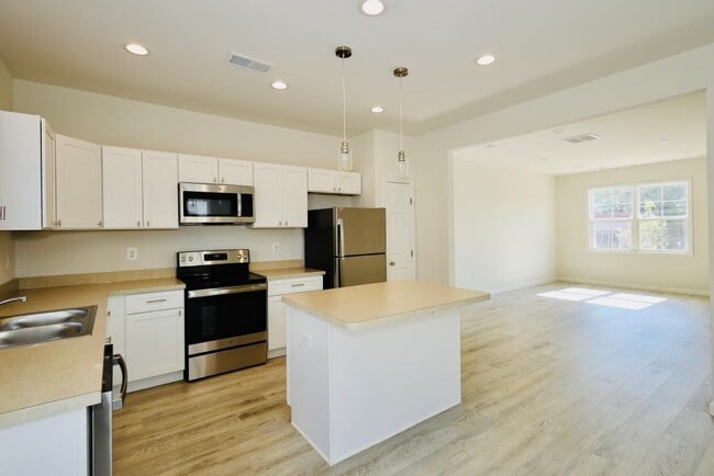 Building Photo - 811 S Cameron St