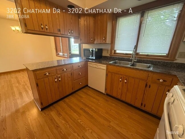 Building Photo - 3202 Chatham Dr