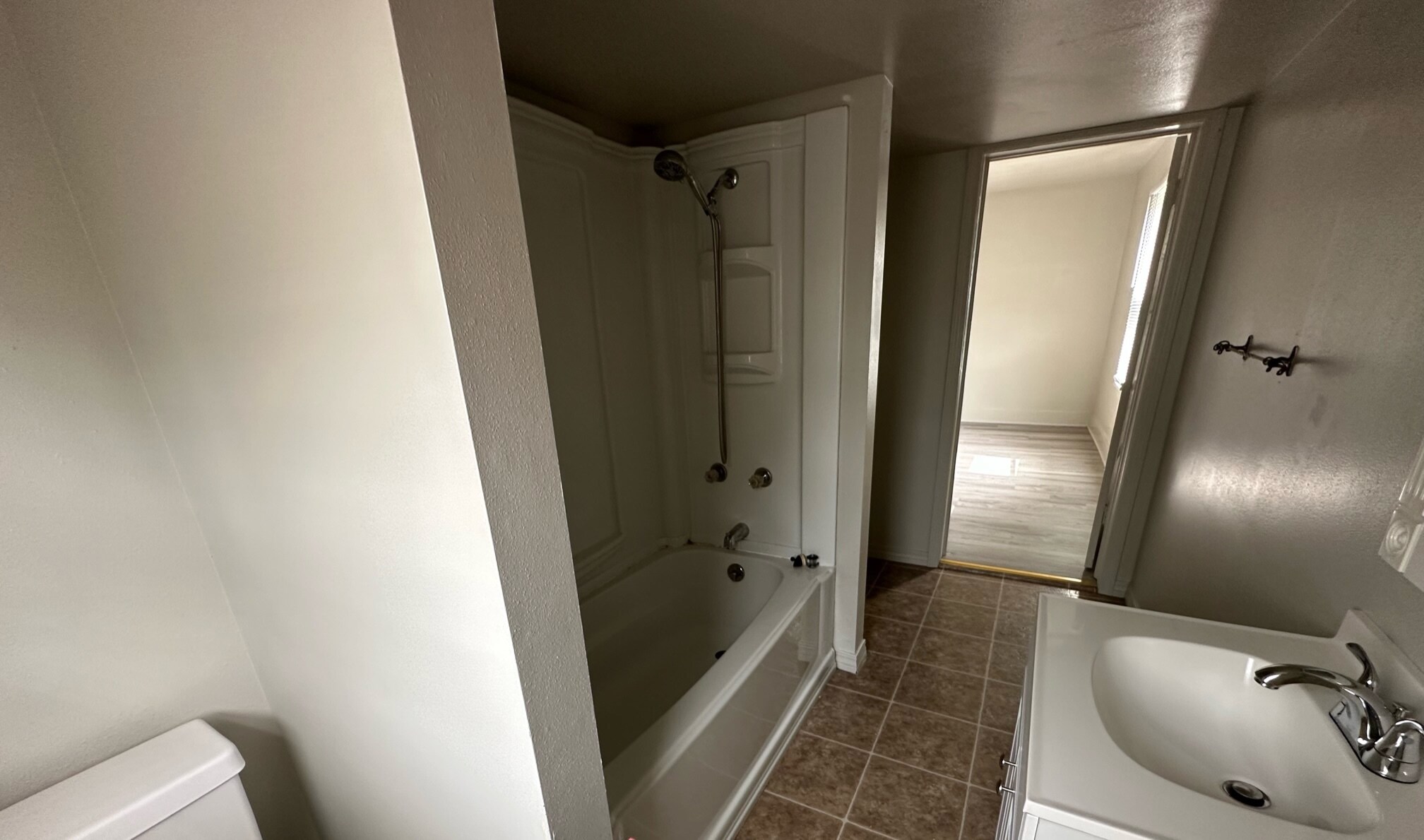 Building Photo - 405 Benham Ave