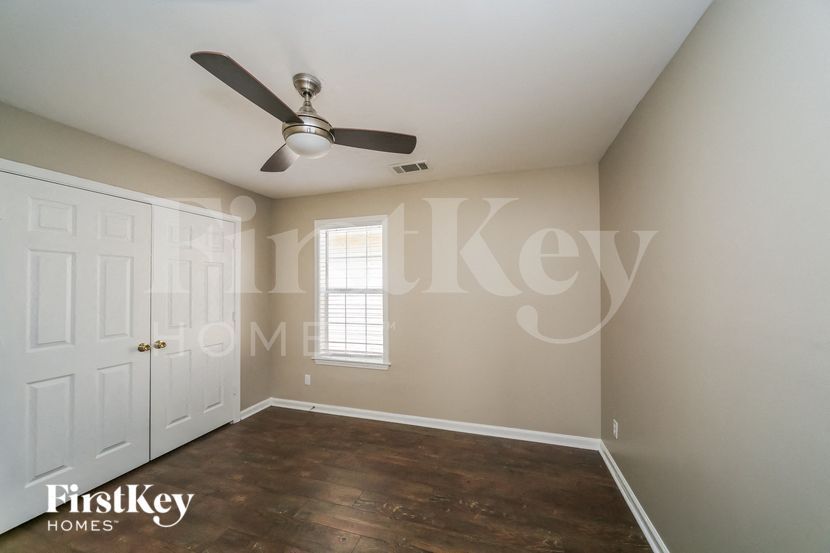 Building Photo - 10432 Kensington Cir