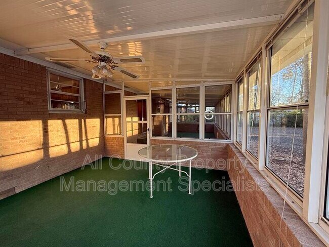 Building Photo - 108 Oak Ln