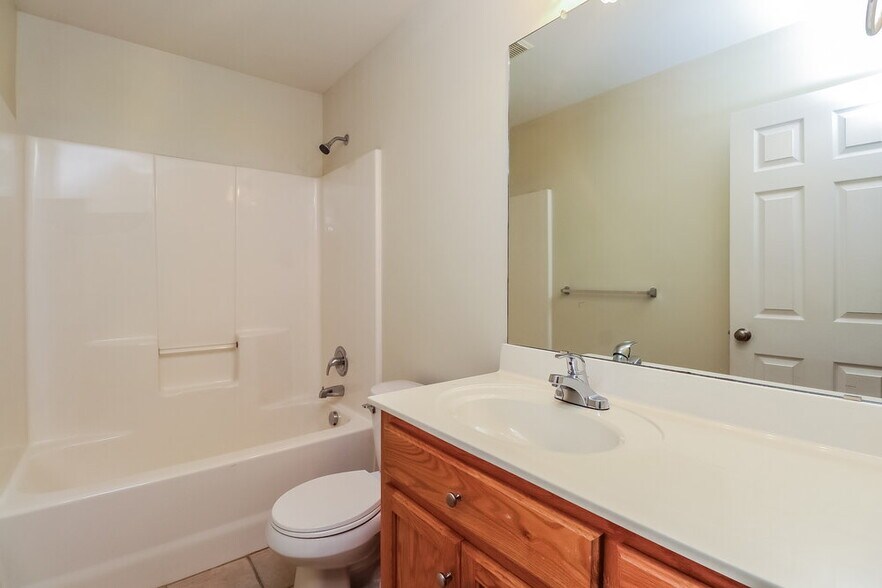 Building Photo - 2970 Deep Cove Dr NW
