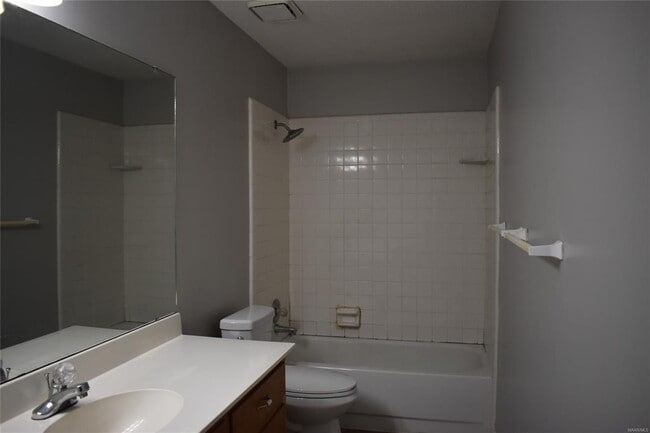 Building Photo - 3001 Sutton Dr