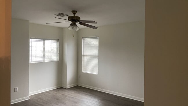 Building Photo - AMAZING 2-STORY 3 BEDROOM!!