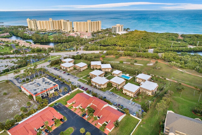 Building Photo - 131 Palm Ave