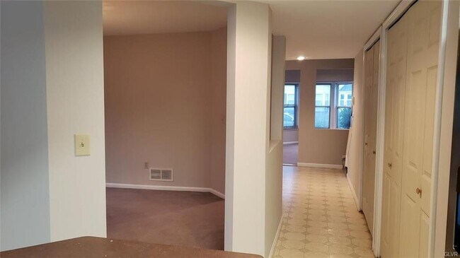 Building Photo - 1262 Forest Rd
