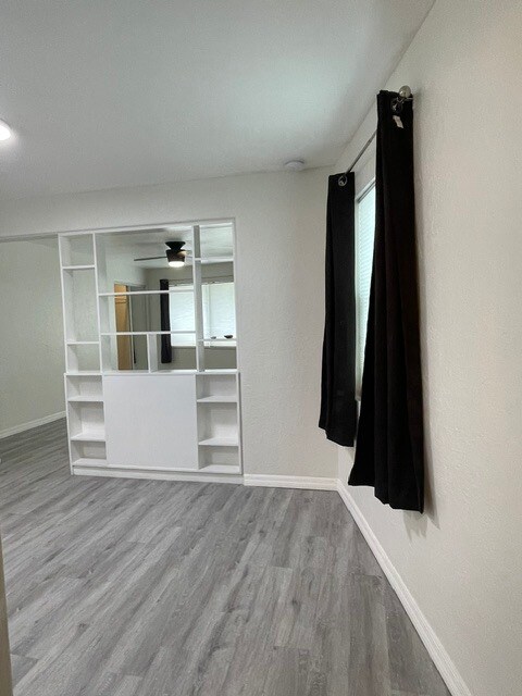 Building Photo - 1508 Dolphin St