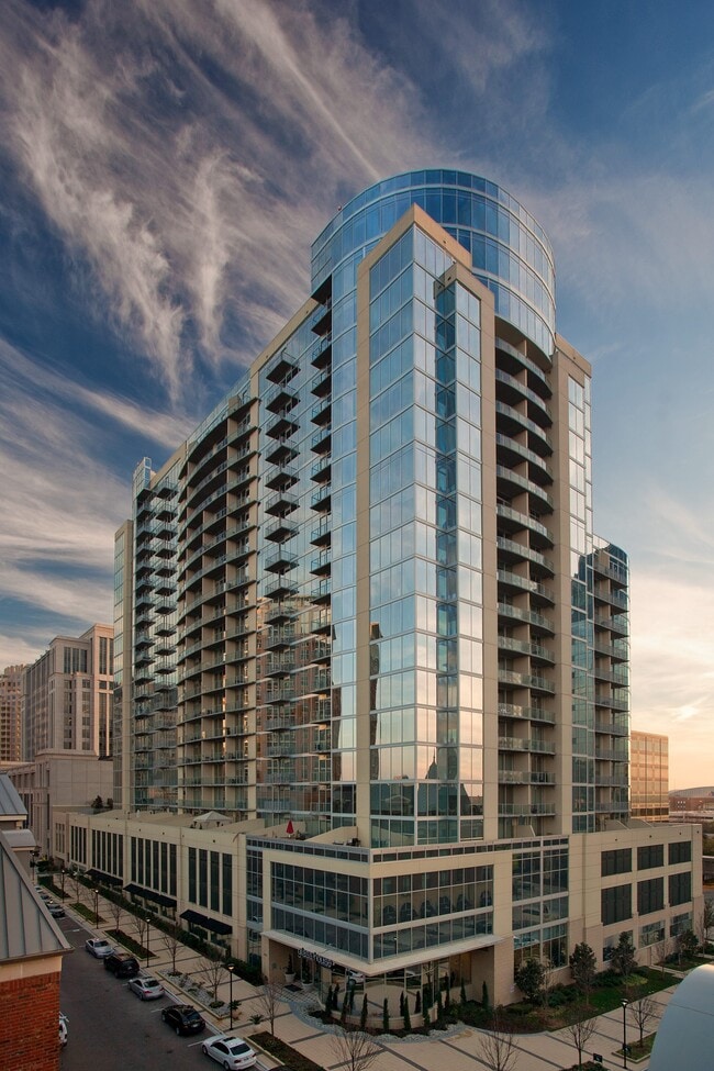 Contemporary architecture in a central Dallas location. - Glass House by Windsor