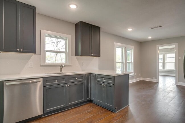 Building Photo - Beautifully Remodelled 1922 Home- Duplex- Upstairs Unit-  3 Bedroom, 2 Bath- 2 Miles from TCU-  7...