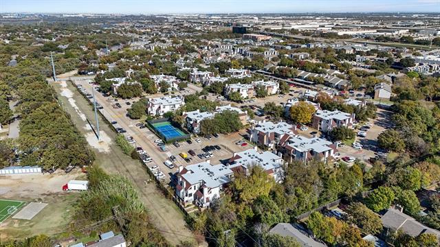 Building Photo - 2301 Balsam Dr