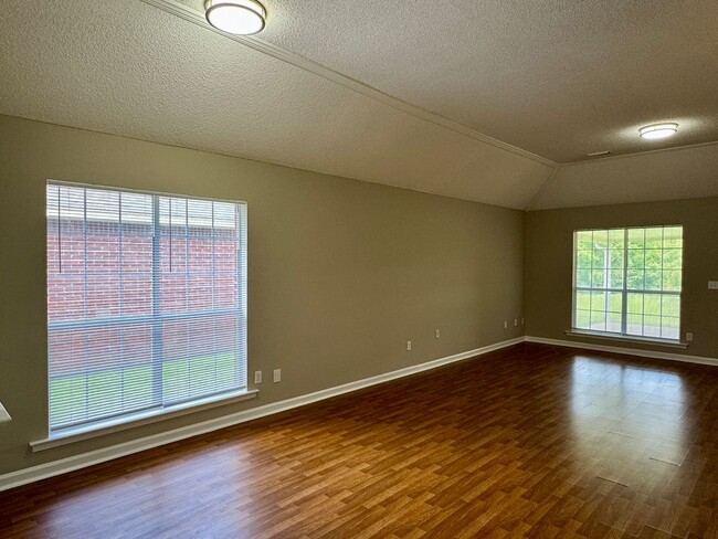 Building Photo - Your new home is just a putt away with thi...
