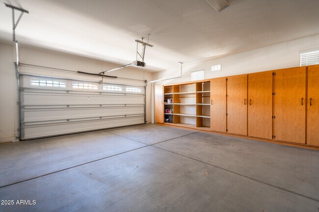 Building Photo - 18433 W Sunnyslope Ln