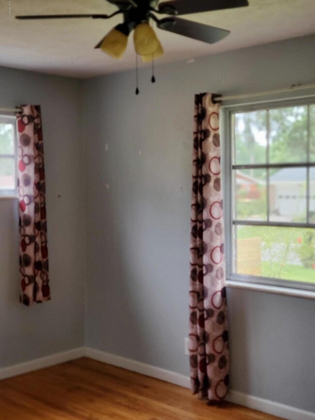 Building Photo - 4940 Brighton Dr