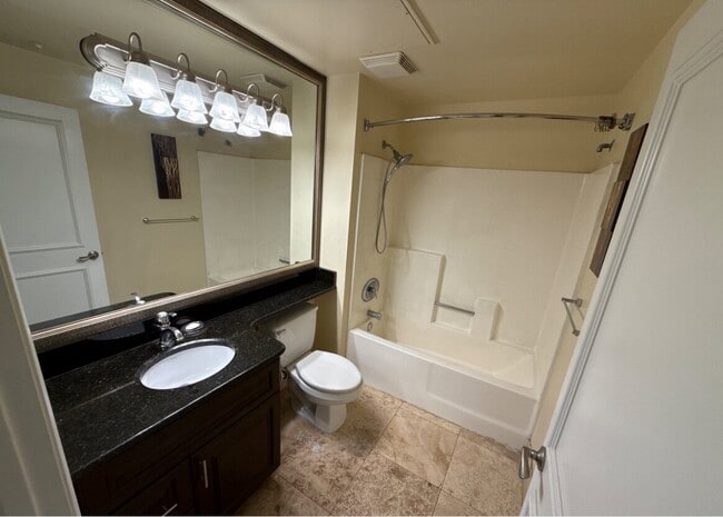 Building Photo - 230 E Flamingo Rd