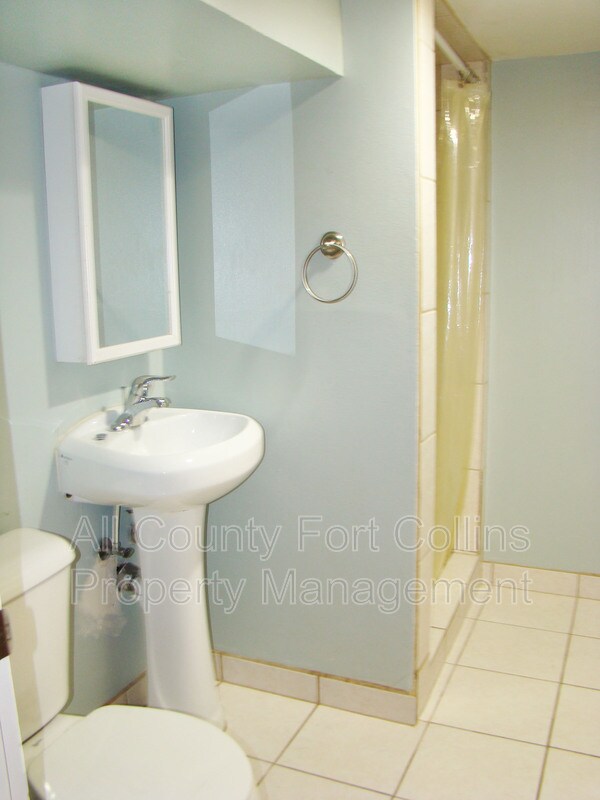 Building Photo - 1812 Broadview Pl