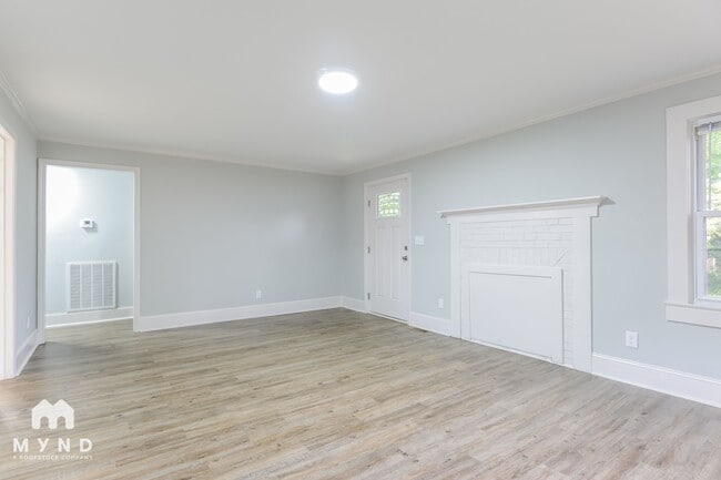 Building Photo - 400 Cherry St