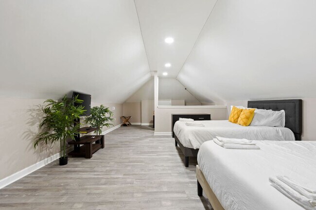 Building Photo - 1523 S East St