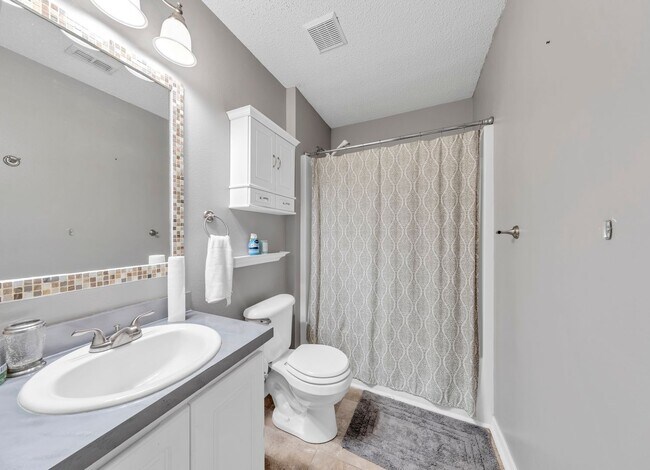 Building Photo - Renovated 3BR/2BA All-Brick Home | South C...
