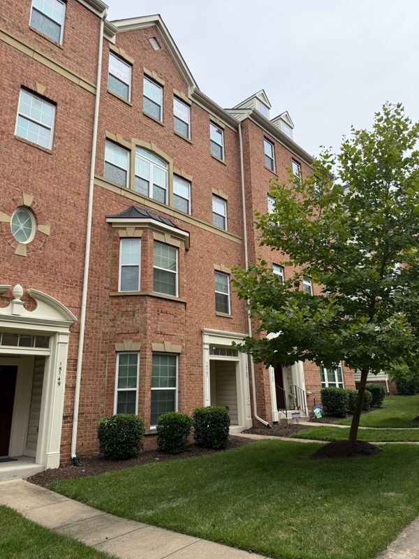 Building Photo - 15153 Leicestershire St