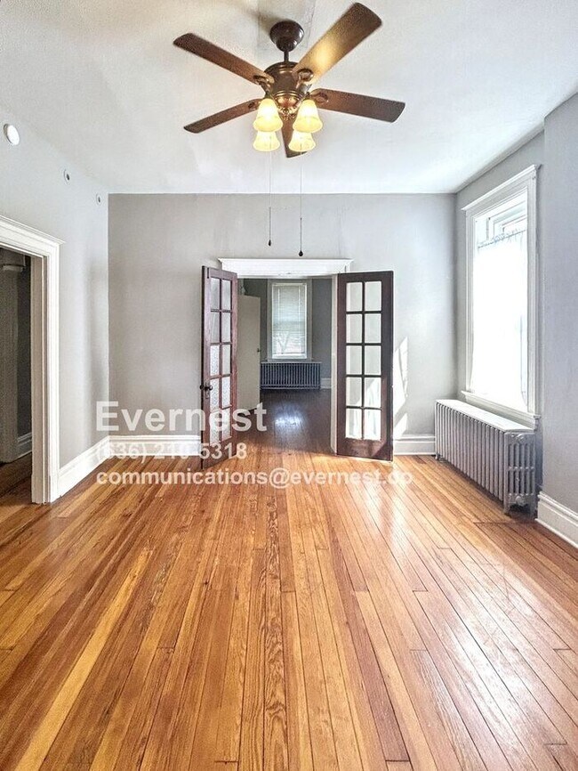 Building Photo - 4-Bedroom, 2-Bathroom Home in a Convenient...