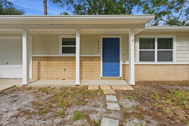 Building Photo - 2 Bedroom, 2 Bath House in Palmetto Woods!
