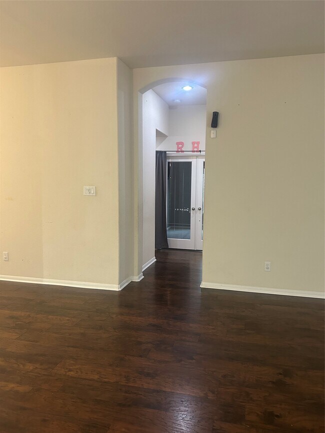 Building Photo - 8407 Broadleaf Ave