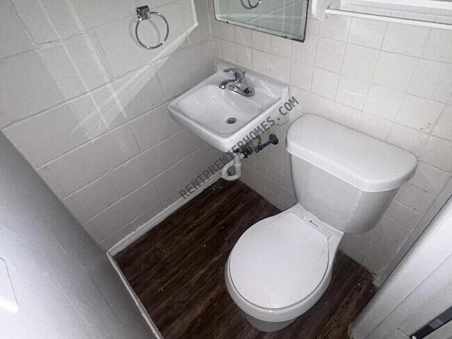 Building Photo - 101 W 31st St