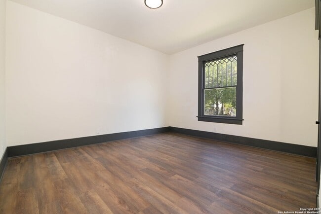 Building Photo - 207 Loretta Pl