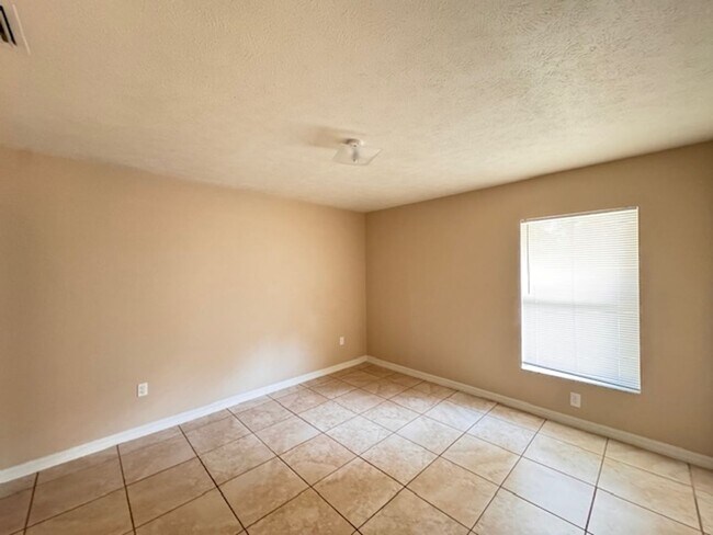 Building Photo - THIS IS NOT AVAILABLE FOR SHOWING UNTIL MI...