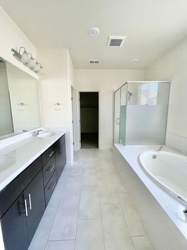 Building Photo - Beautiful 4 Bed 3 Bath Home in W Section Rohnert Park- $3,800 per month!