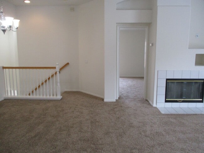 Building Photo - Very nice 2 bedroom 2 bath town home in Chula Vista.