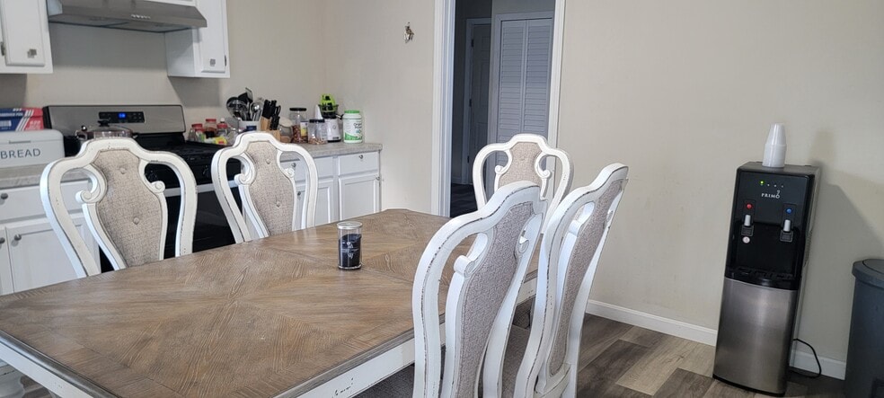 Primary Photo - 282 Allen St