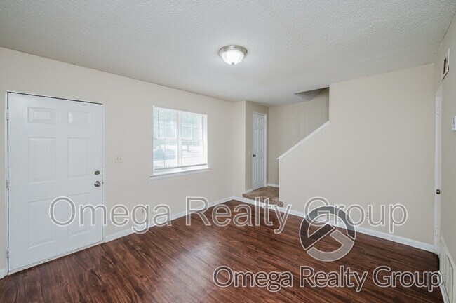 Building Photo - 600 S Broadway Ave