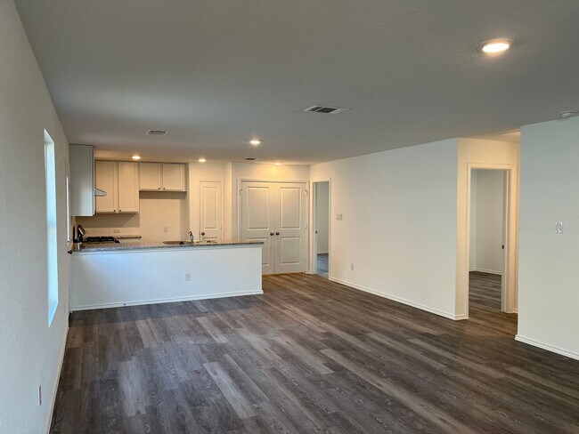 Building Photo - Dream Home in Seguin- 3 Bedroom / 2 Bath -...