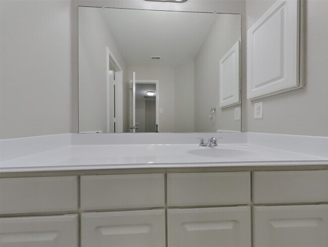 Building Photo - 16821 Greenhouse St