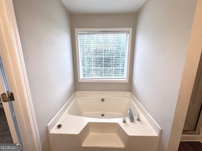 Building Photo - 2121 Silva Ct
