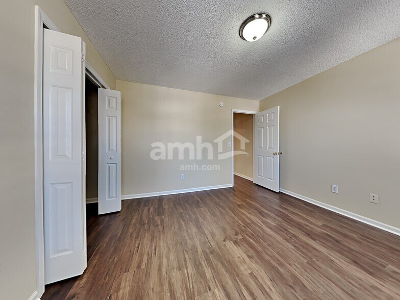 Building Photo - 110 Holbrook Ln