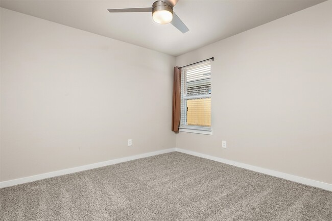 Building Photo - 2612 Golden Palms Ln