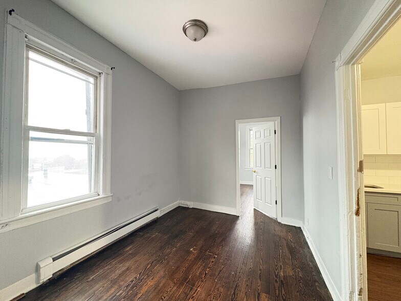 Building Photo - 1215 43rd St