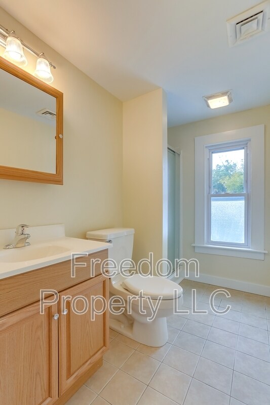 Building Photo - 18 Peck St