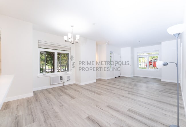Building Photo - 1515 E Yesler Wy