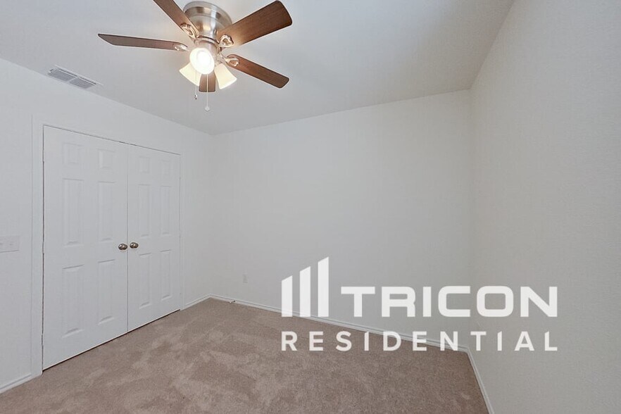 Building Photo - 2411 Carlow Ln