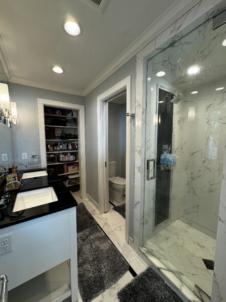 Building Photo - 6511 Oliver Ave S