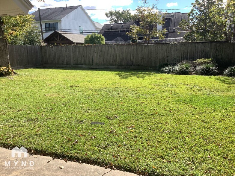 Building Photo - 7519 Schiller St