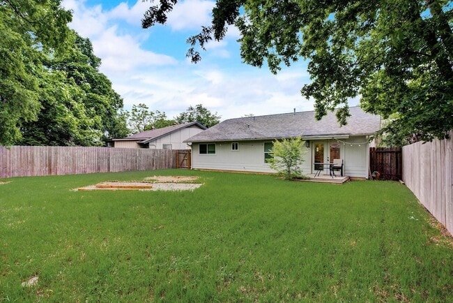 Building Photo - 4405 Button Bend Cir