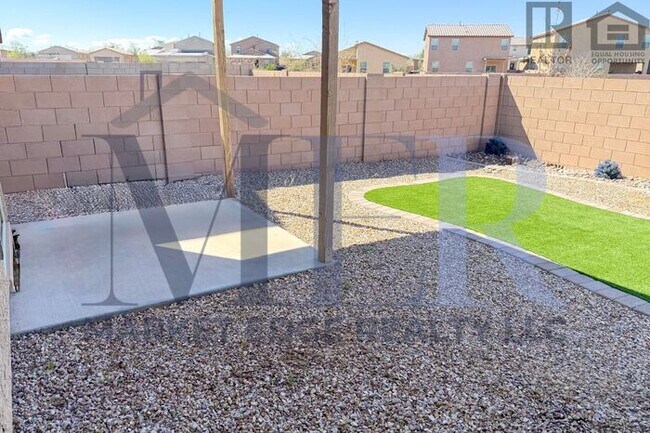 Building Photo - 4Bed/4Bath w/2 Car Gar-Tucson! $199 MOVE-I...