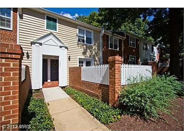 Primary Photo - 2621 S Walter Reed Dr